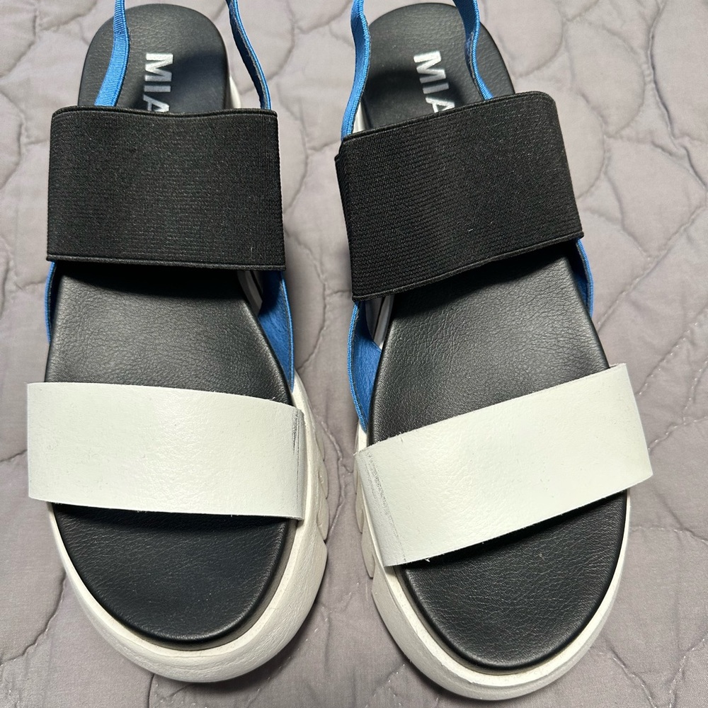 Size 8.5 MIA faux leather and elastic platform sandals